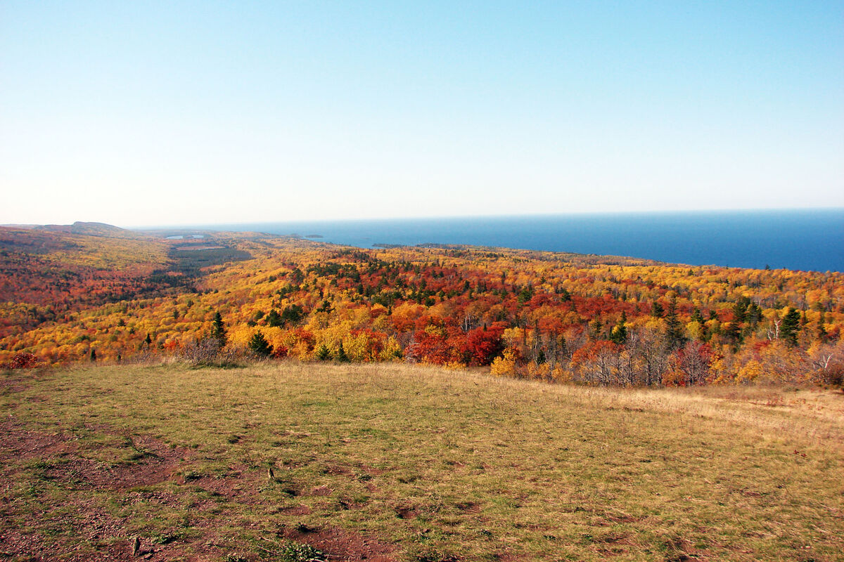 Fall colors along the shore of lake Superior, as s...