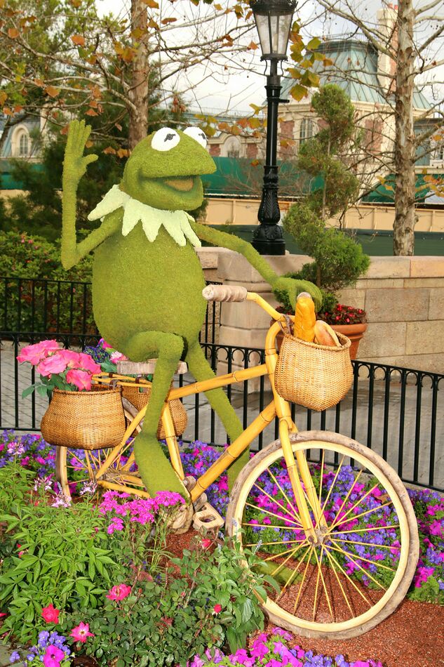 Kermit at Flower and Garden Festival at Epcot in W...