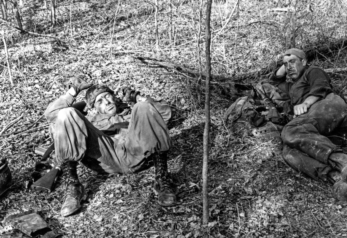 Tired: Waiting at extraction point for the Blackhawk to come after over ...