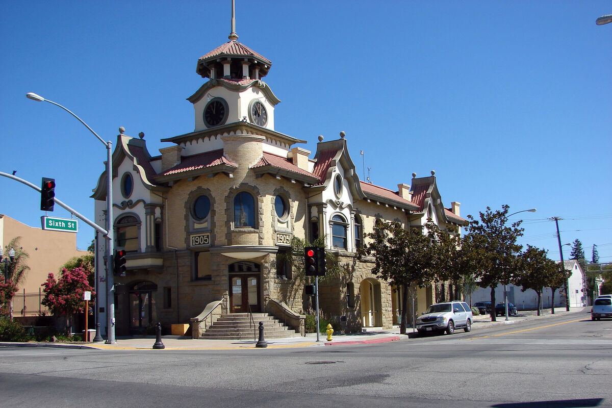 The Old City Hall in Gilroy.  They don't make them...