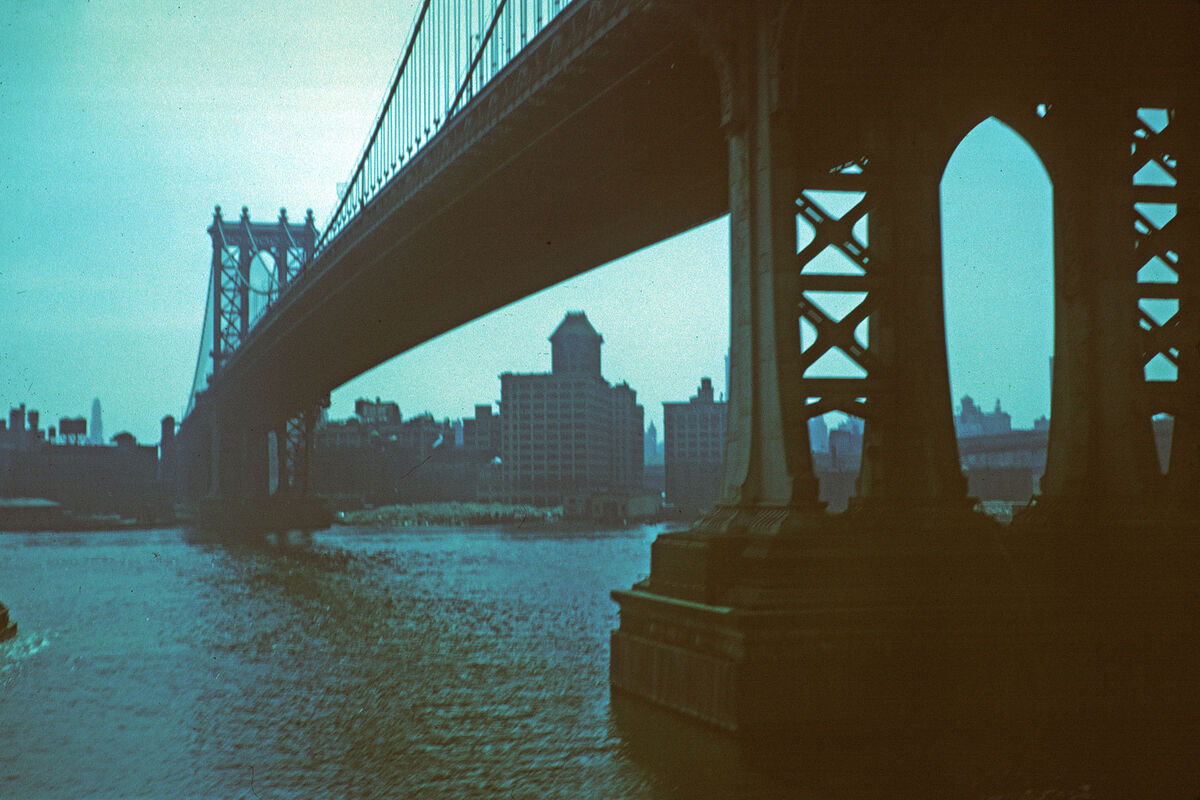 The Manhattan Bridge, over the East River in New Y...