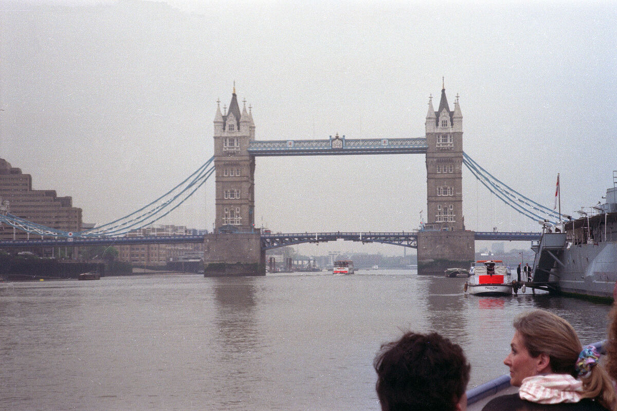 Tower Bridge, over the River Thames, in London, En...