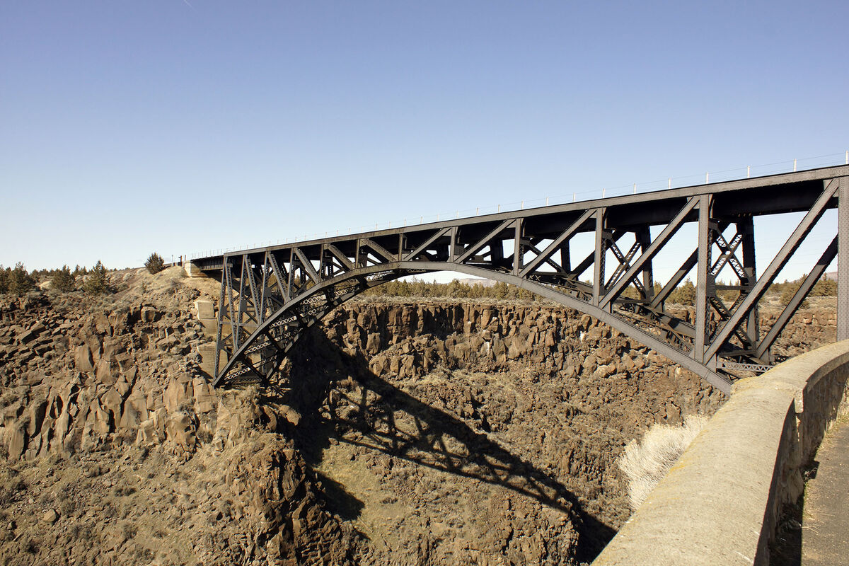 The Oregon Trunk Railroad Bridge, spanning the Cro...