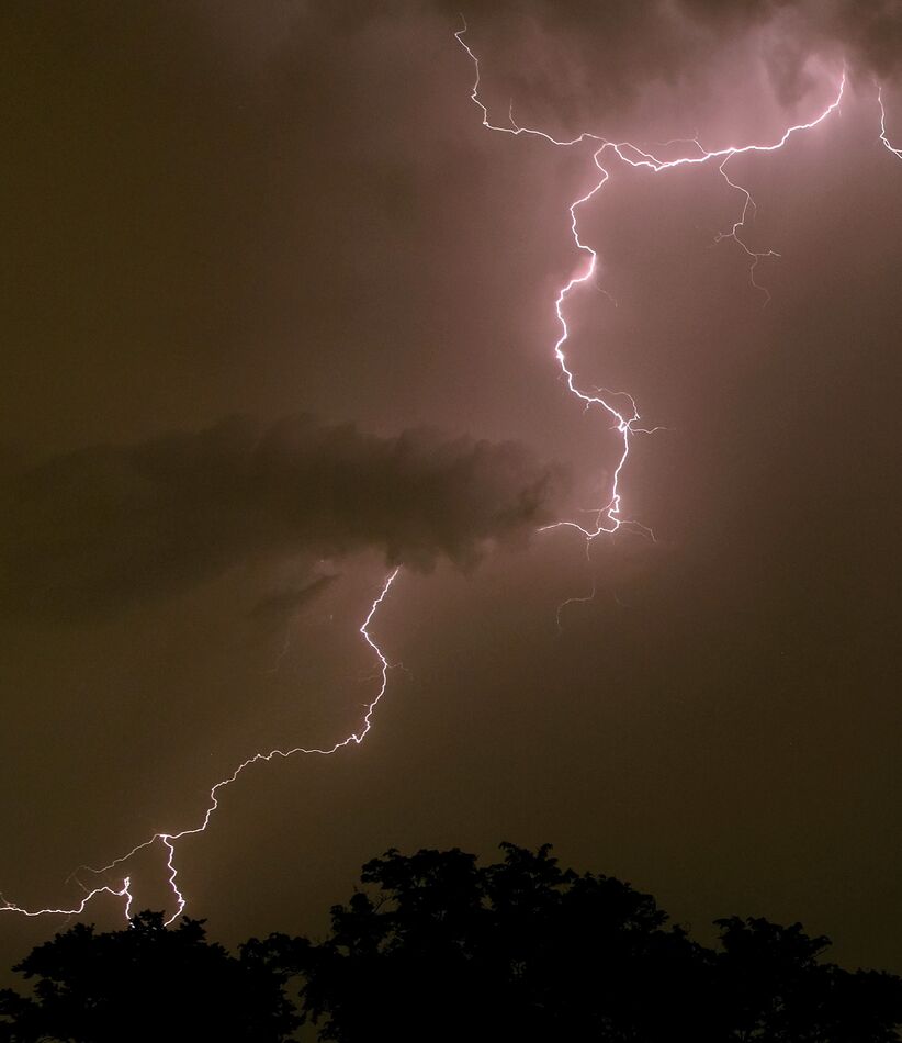 Lightning from the backyard...