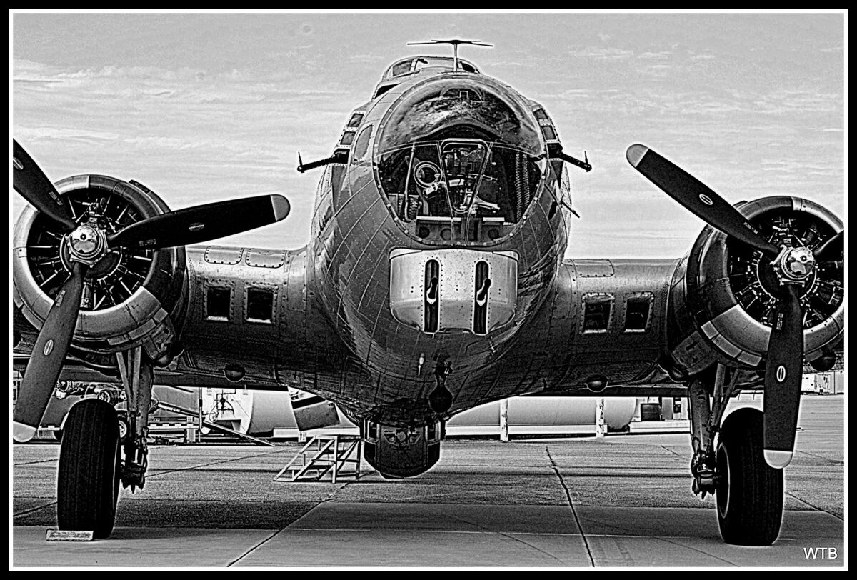 flying fortress B-17...
