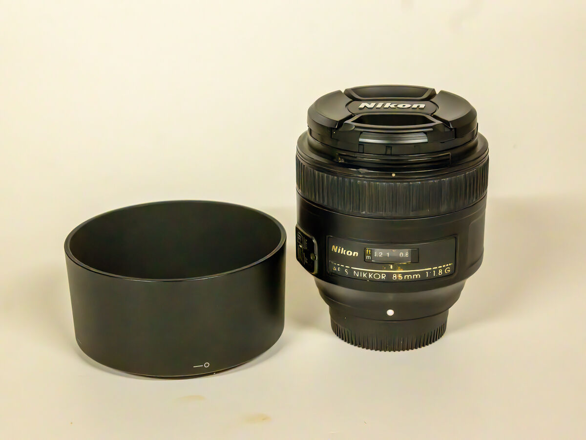 Nikon AF-S 85mm f/1.8 (FX lens)...