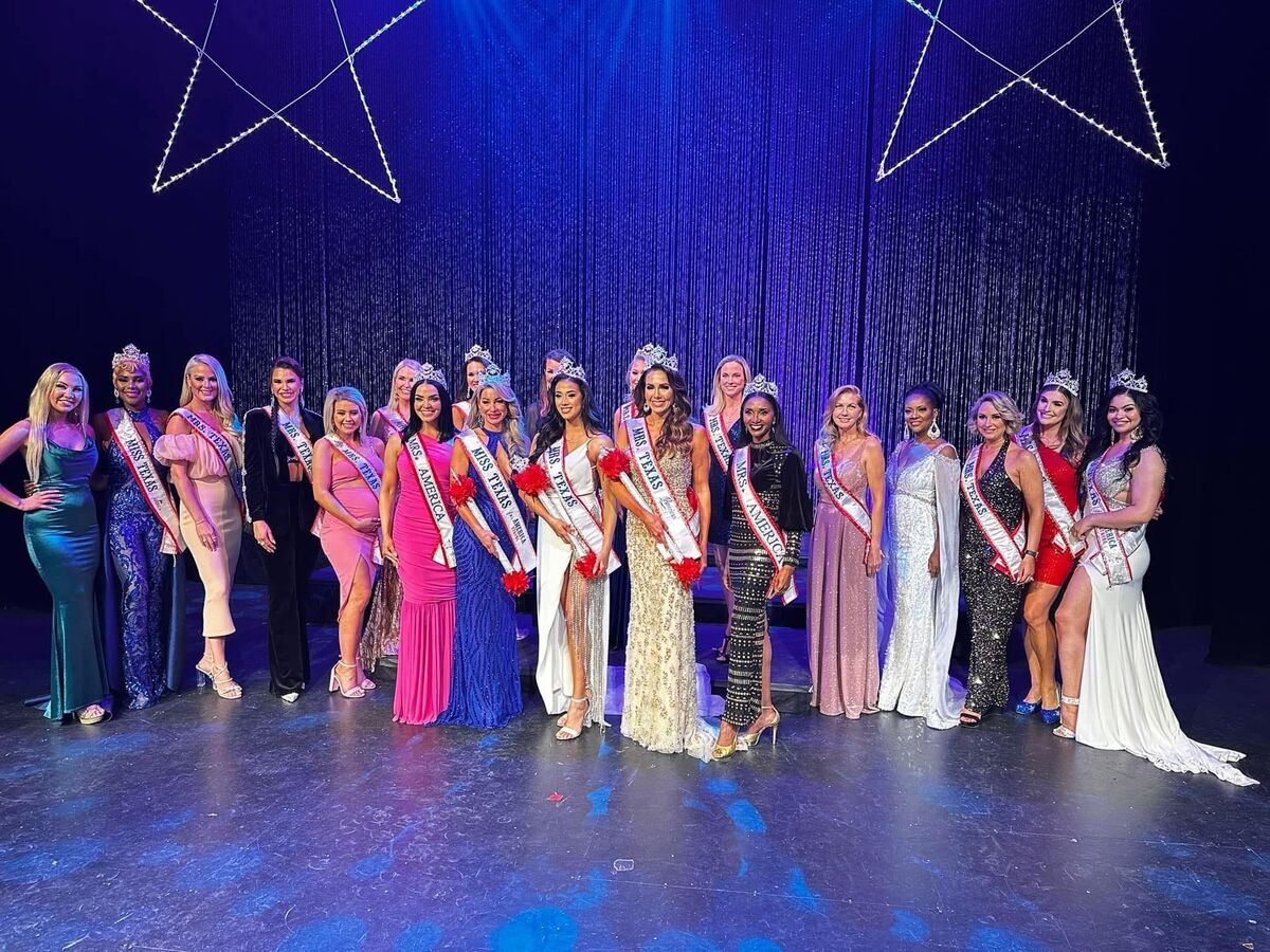 9. Present & past winners of Mrs. Texas and Mrs. A...