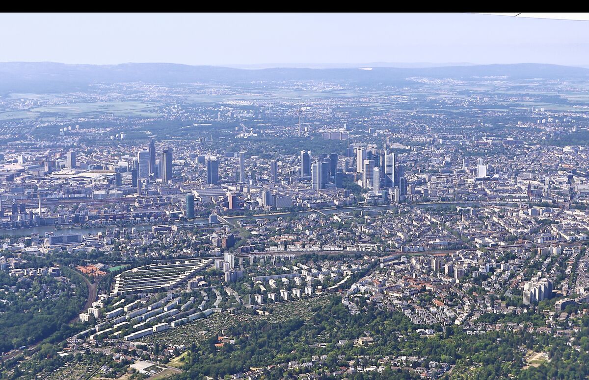 Over Frankfurt...