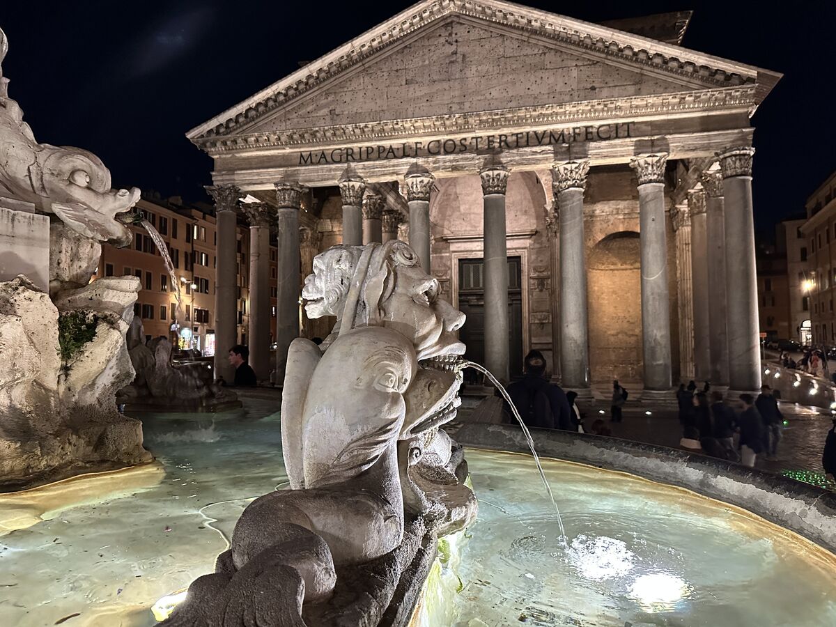Fountain in front of the Pantheon....