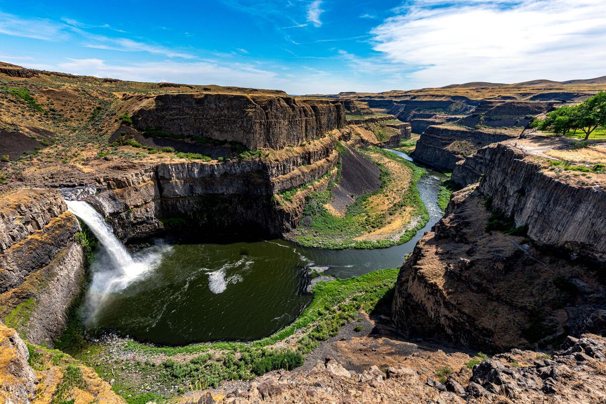 We made a quick run down to Palouse Falls as well....