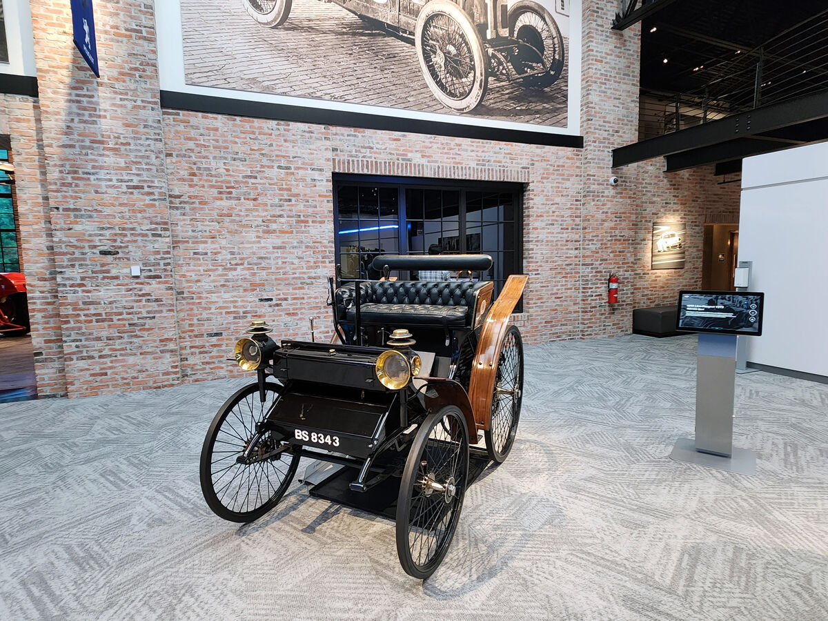 Front view of the 1894-95 Peugeot Type 5...