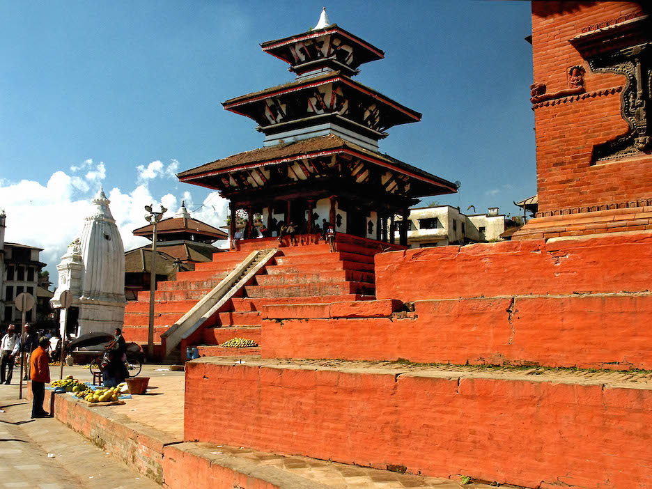 A better view of Basantapur Tower.  The people on ...