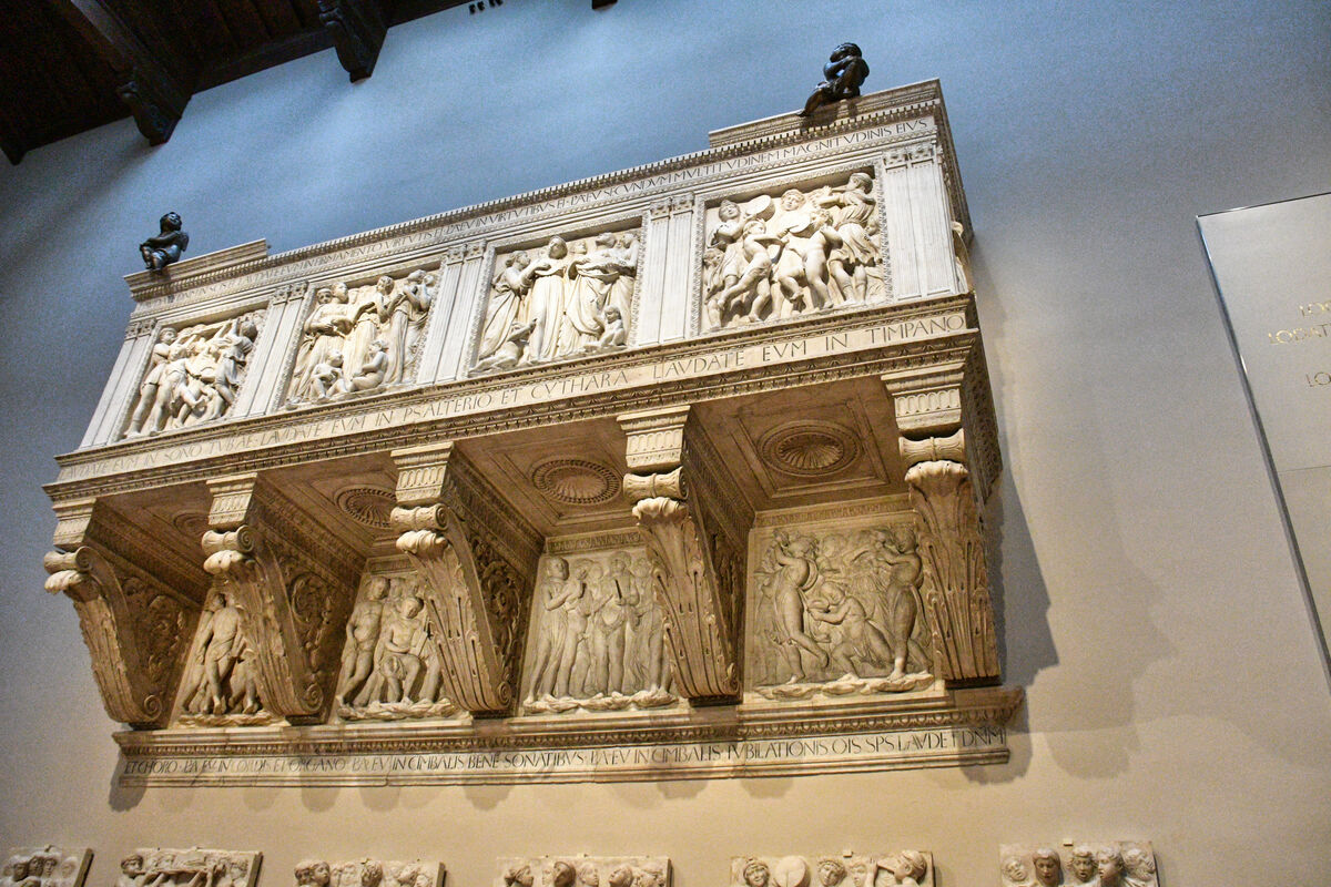 the chorus by Luca della Robbia, one of the master...