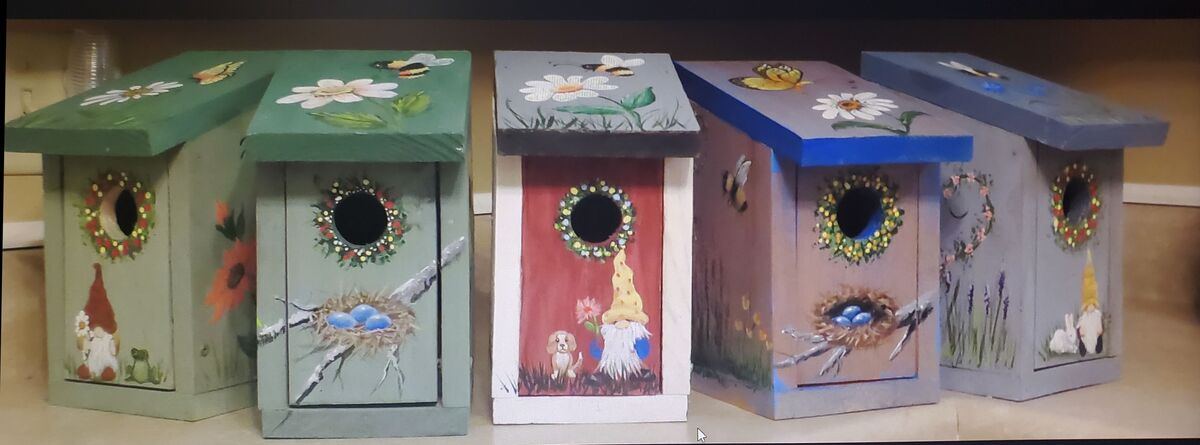 A few of the birdhouses I painted....