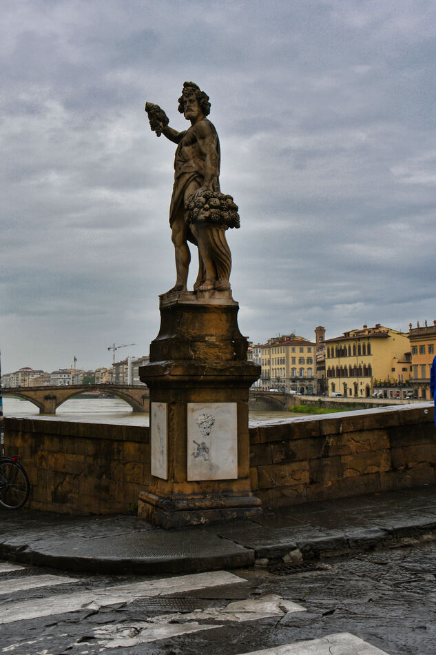 Statue representing the Autumn of the Ponte Santa ...