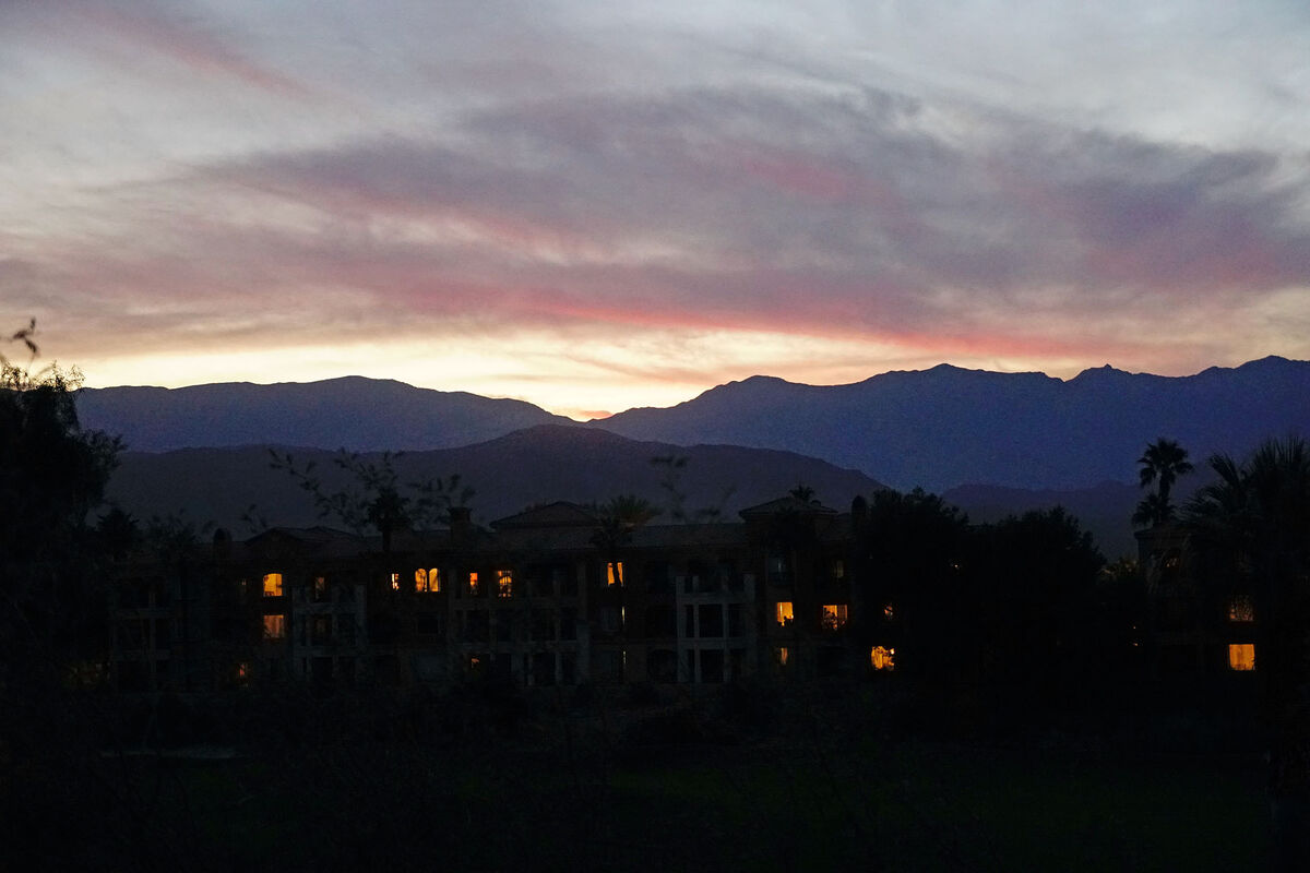 Sunset over the San Jacinto Mountains in Palm Dese...
