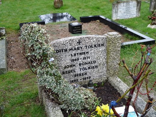 J.R.R. Tolkien's Grave Wolvercote Cemetery Oxford, England: https://www ...