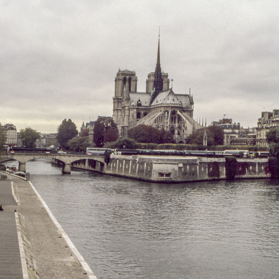 Notre-Dame and adjacent bridge 1991 (long before t...