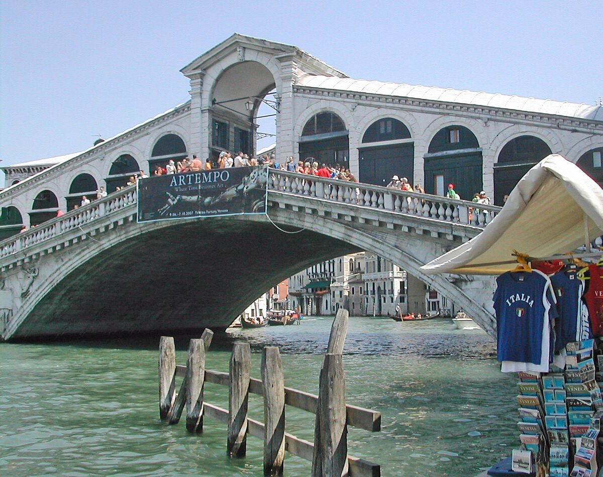 The shops lining Rialto Bridge occupy some of the ...