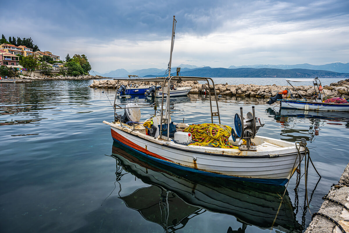 9 - Corfu/Kassiopi - Small fishing boat in the har...