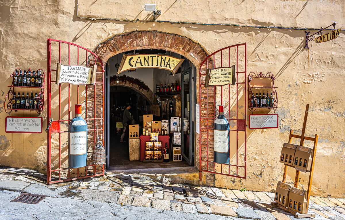 5 - Tuscany/Montepulciano - Wine store on Via del ...