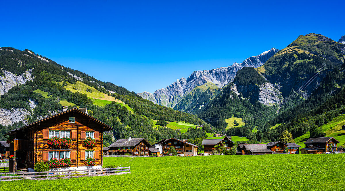 2 - Glarus/Elm - Alpine meadows and wooden houses ...