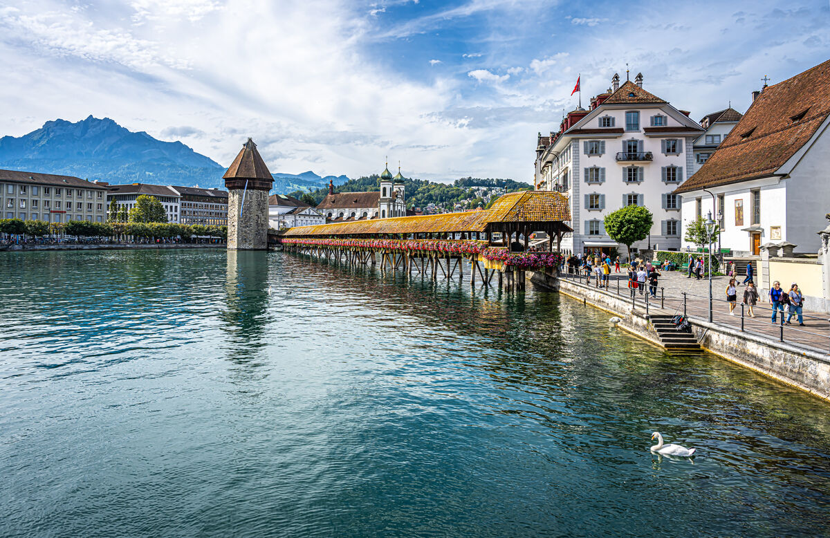 10 - Lucerne - The famous water tower and 14th cen...