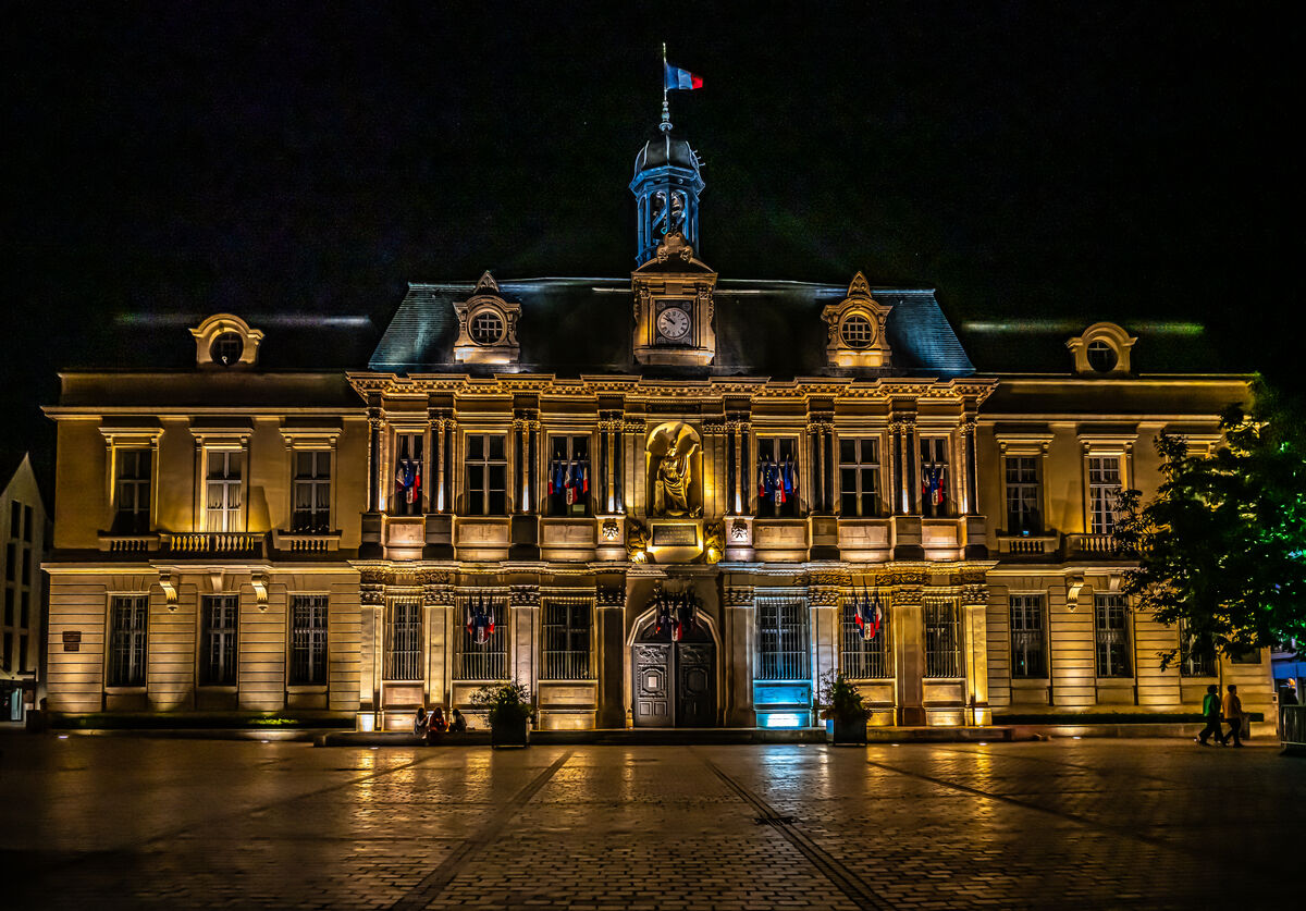 10 - Champagne/Troyes - Hôtel de Ville/Town hall o...