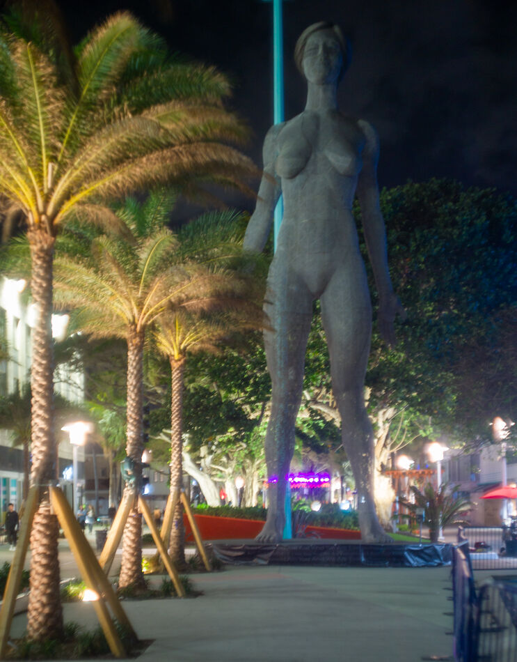 Giant statue at night (shot at 1.7F, 1/25 secs. Re...