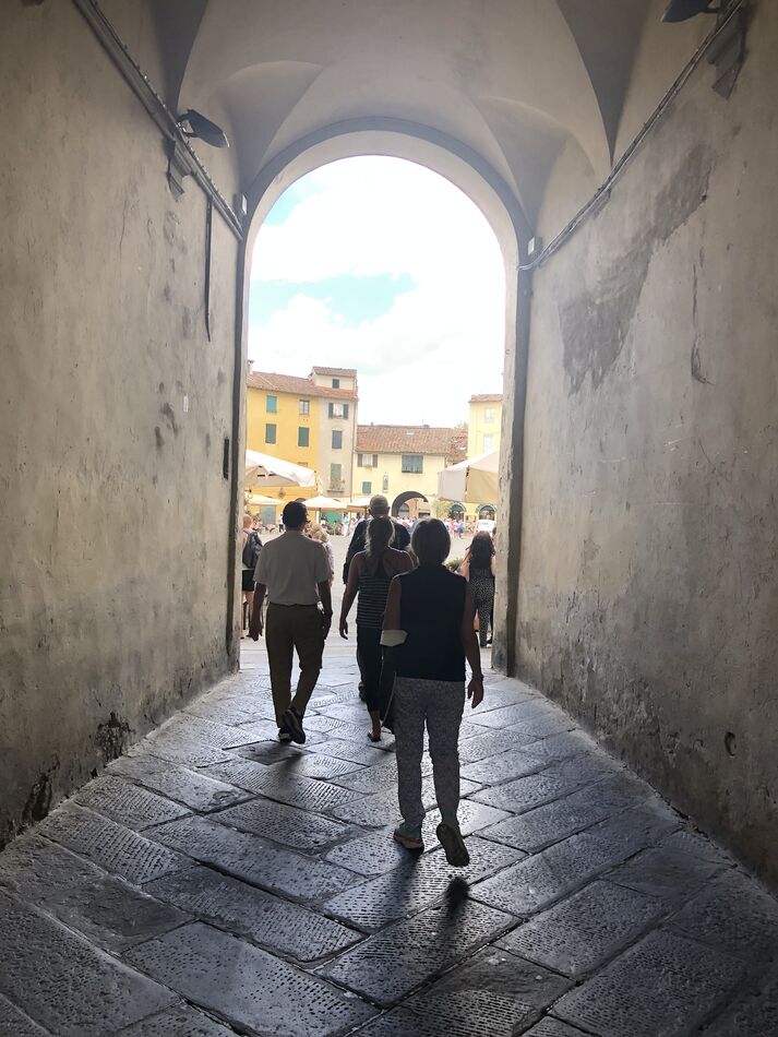 Entering Piazza dell' Anfiteatro...