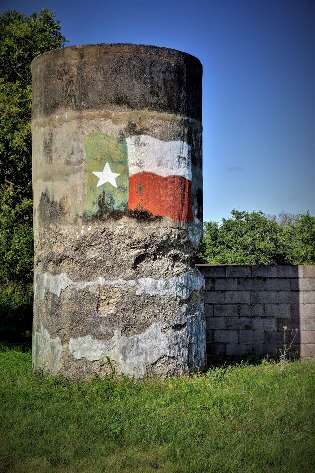 Found this old painting of the Texas flag on a sil...