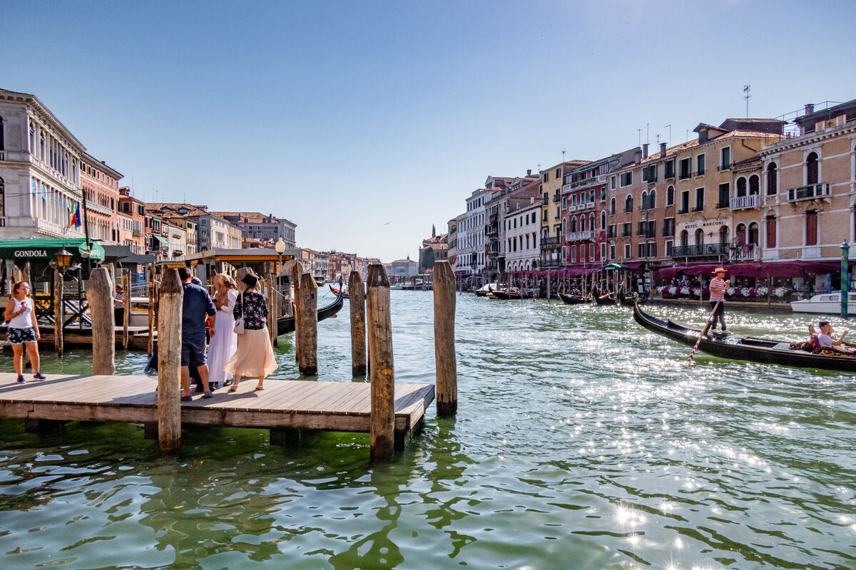 The canal in front of the Rialto Bridge...