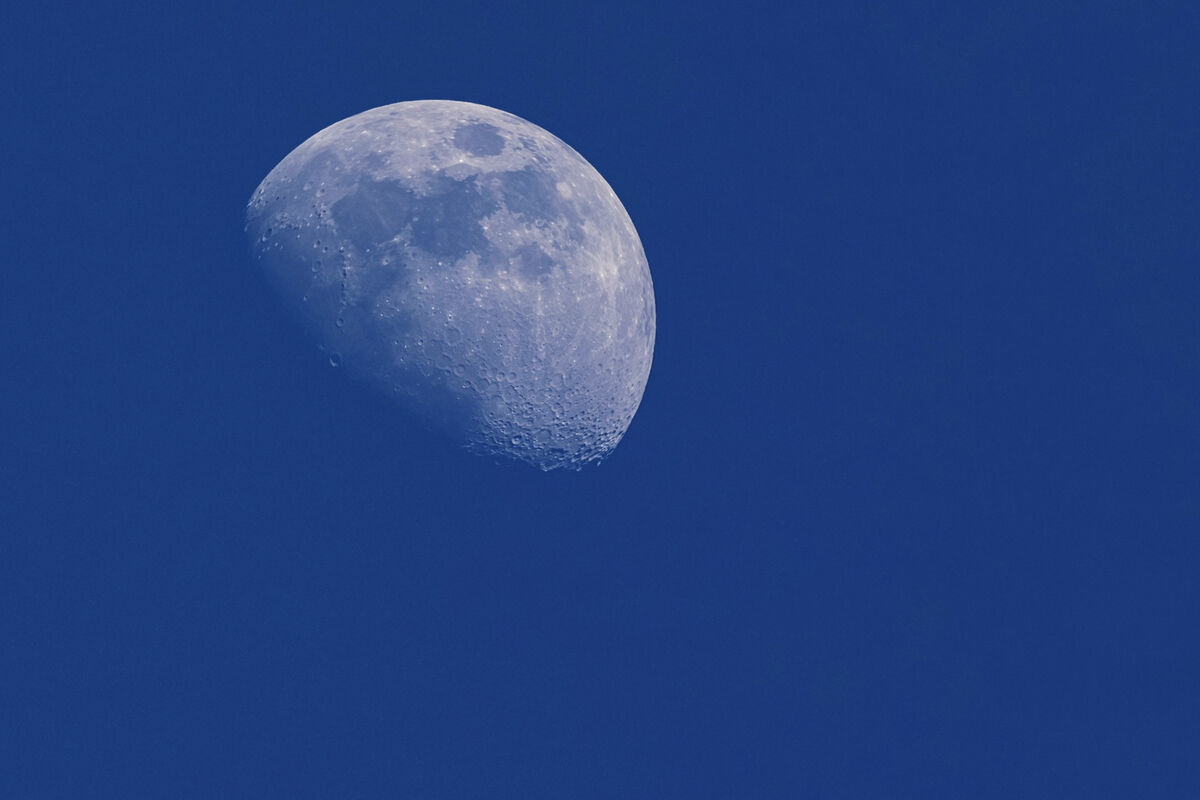 Midday Waxing Gibbous Moon - 71.1% Illuminated...