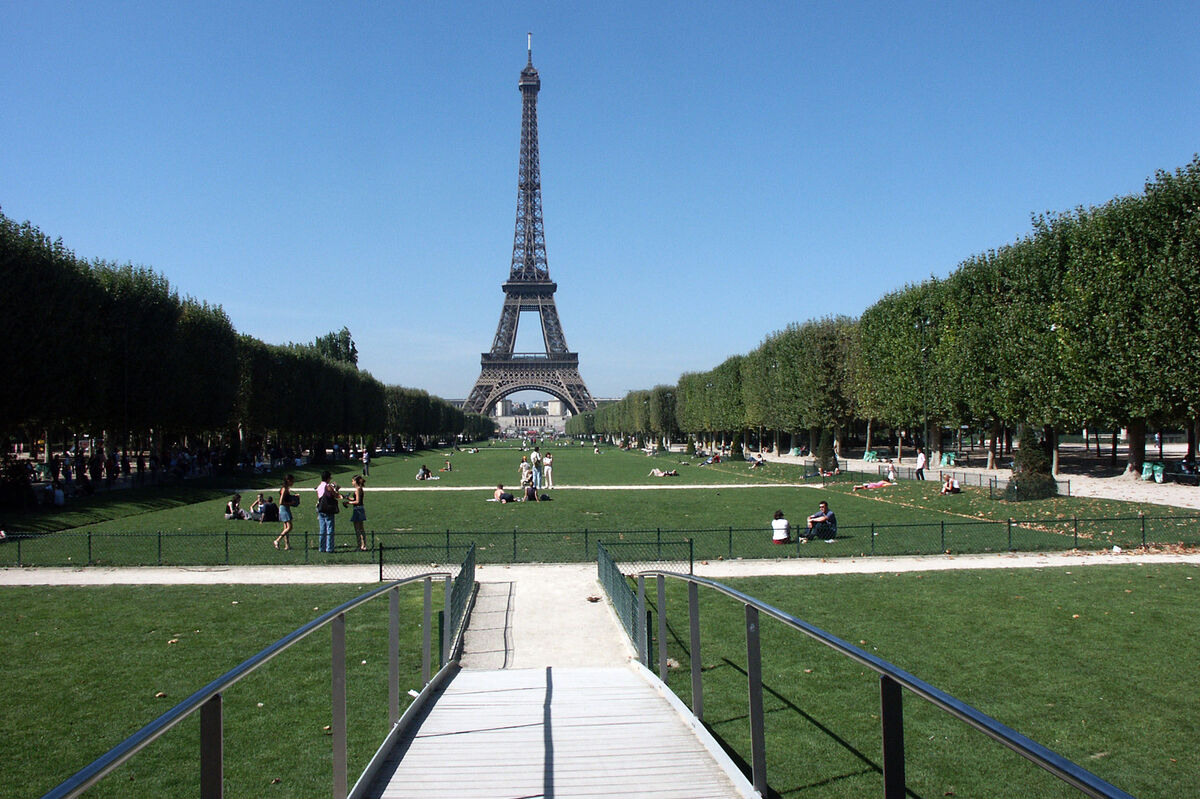 The Champ-de-Mars leading toward the Eiffel Tower ...