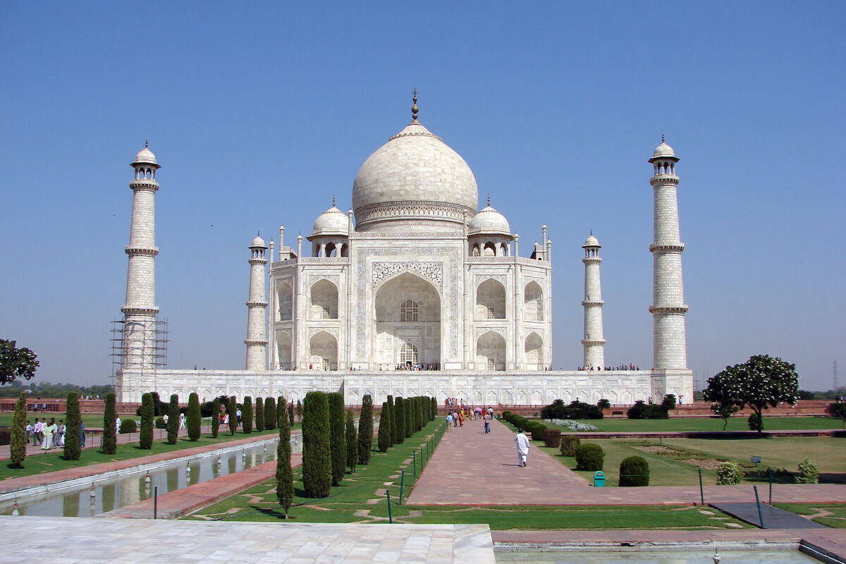 The walkway toward the Taj Mahal in Agra, India - ...