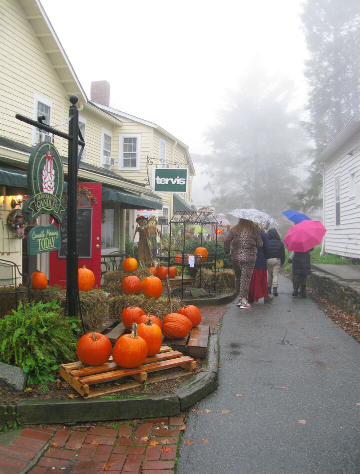 Foggy Shopping in Blowing Rock...
