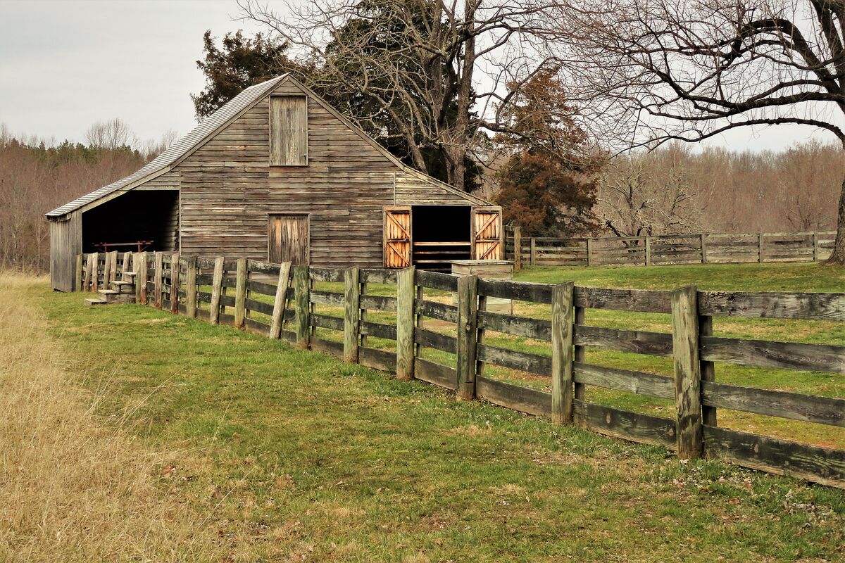 Penn Farms barn in the Cedar Hill State Park near ...