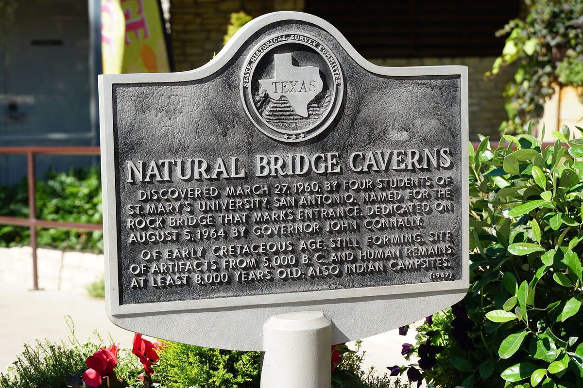 Historical Marker at the entrance to the caverns n...