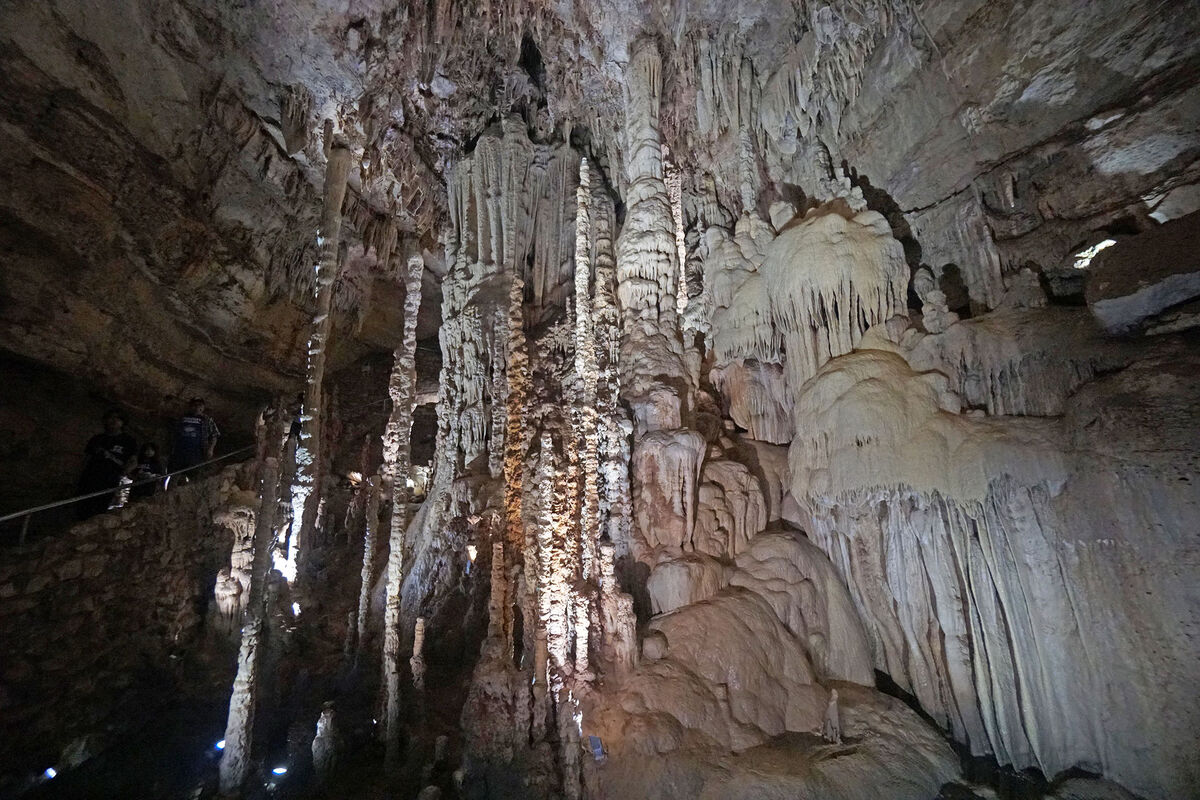 Another spectacular view of the caverns, near San ...