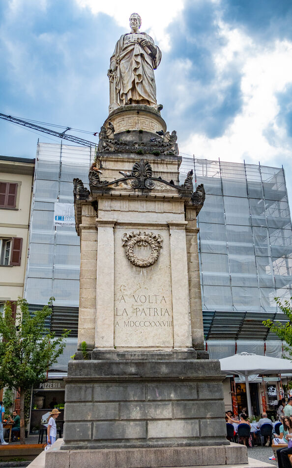 Monument to Alessandro Volta...