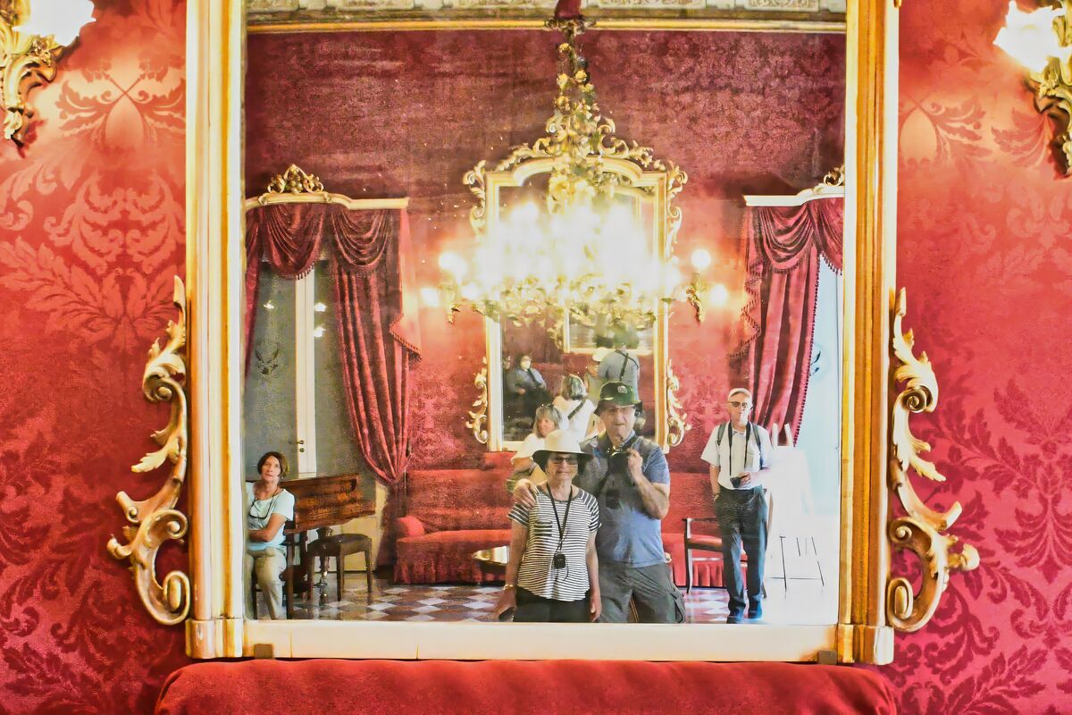 The Hall of Mirrors is the perfect room for a big ...