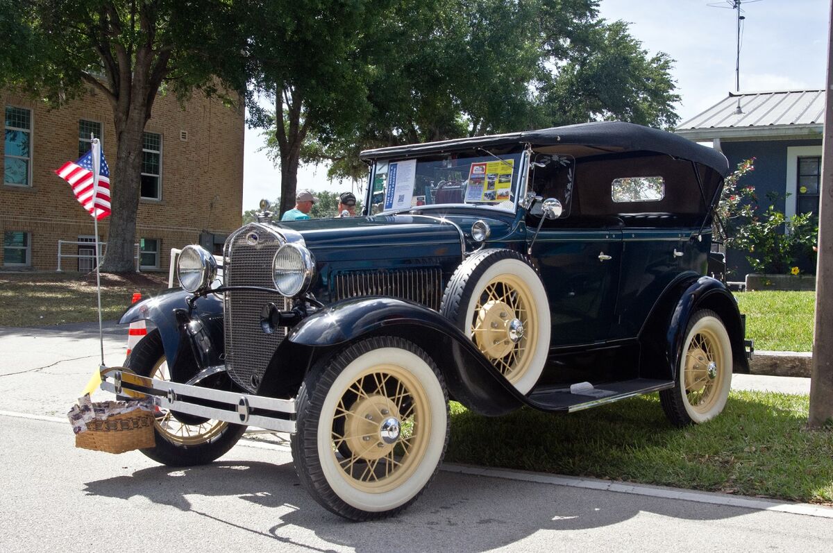 1930 Ford Deluxe Phaeton...