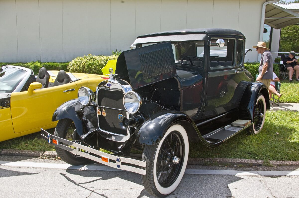 1930 Ford 5-window Coupe...