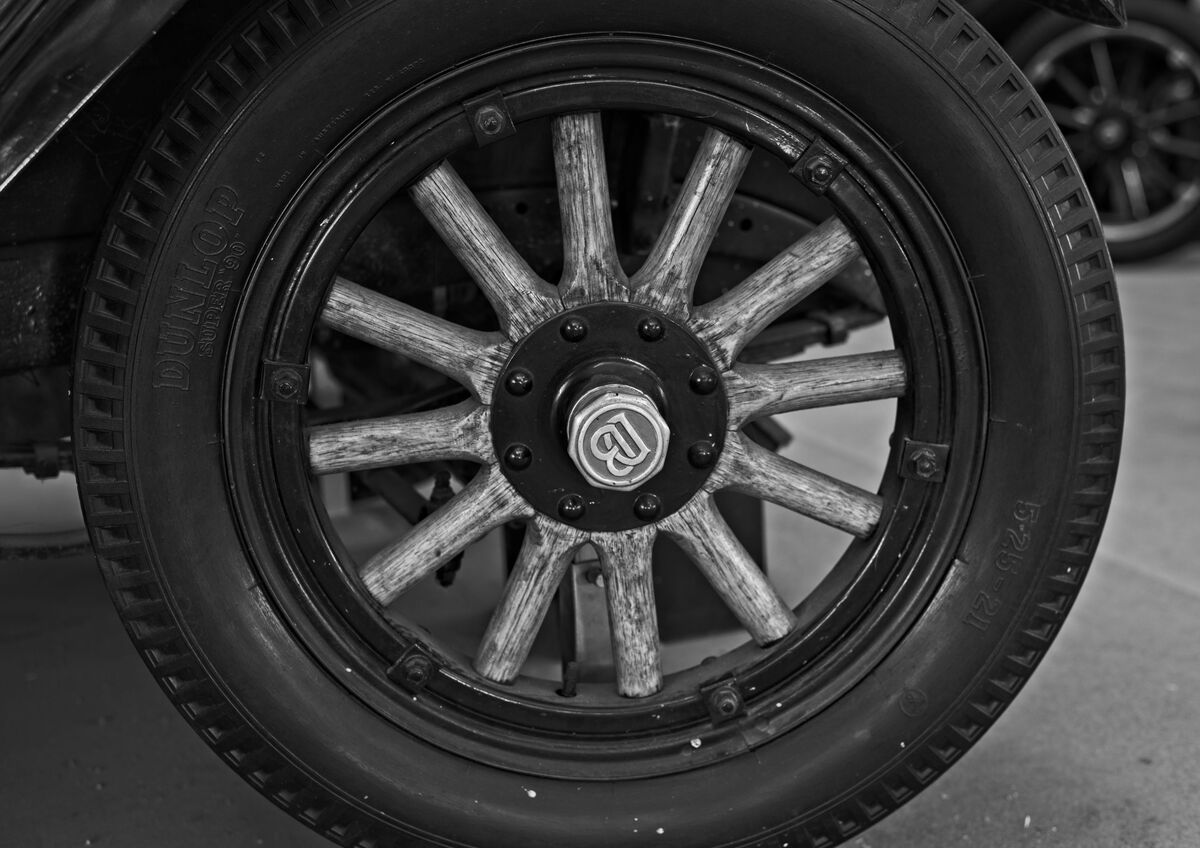 7 The initials DB indicates that this wheel belong...