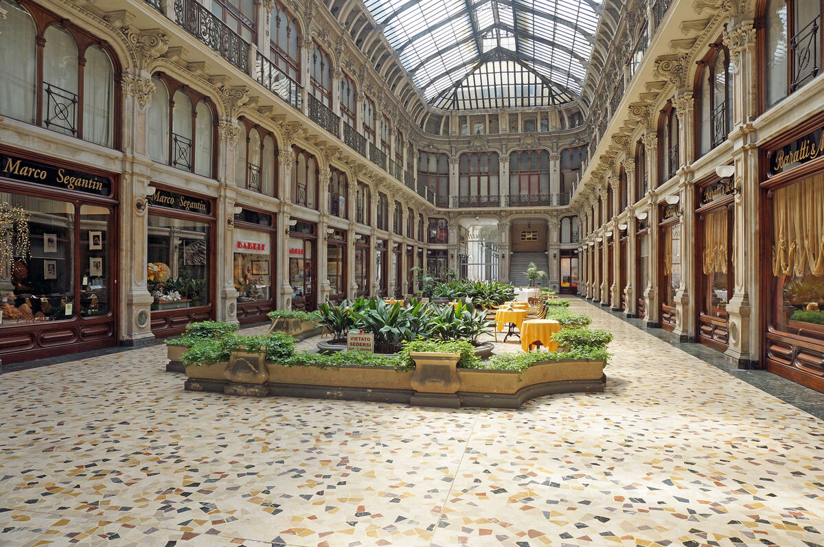 Arcade - as in the indoor courtyard of a shopping ...