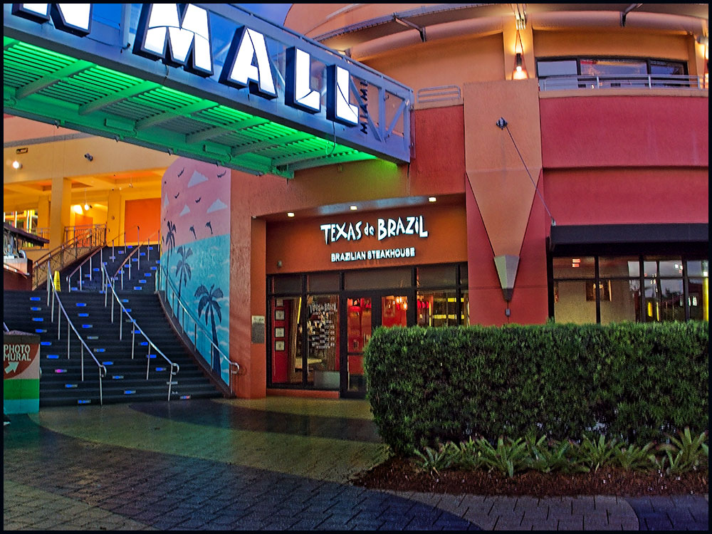 Dolphin Mall, Miami, Florida: It is most probably one of the most ...