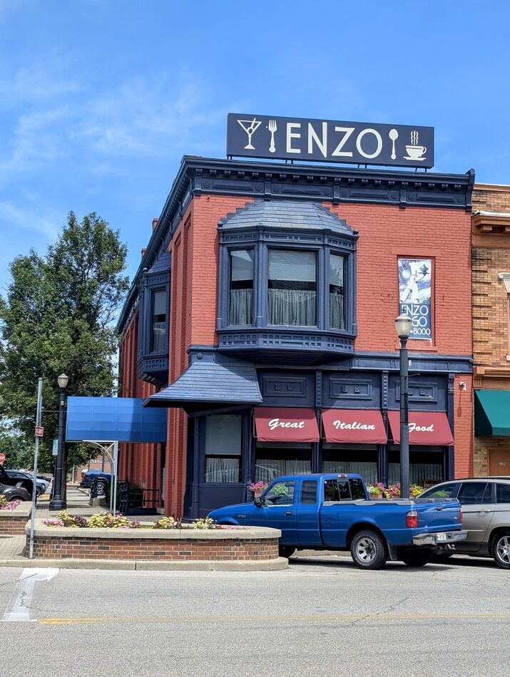 Laporte, Indiana Enzo!!! Always catches my eye 💙🧡💙...