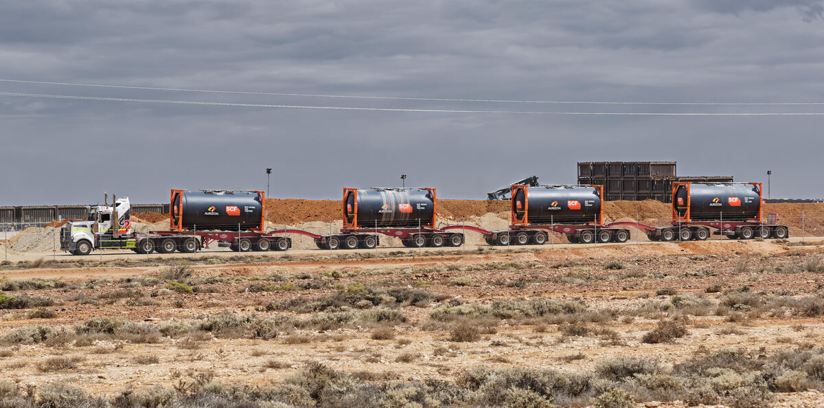 Rode Train Mine Haul Road Trains: Some mine haul contractors in Australia run ...
