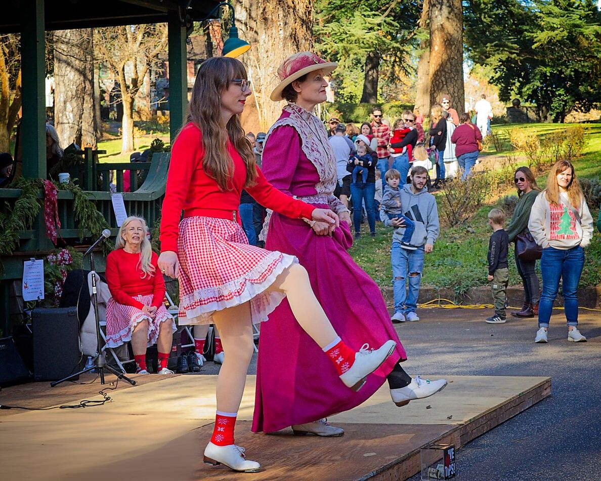 Clogging Performance Tommyknockers: While clogging originated among industrial workers ...
