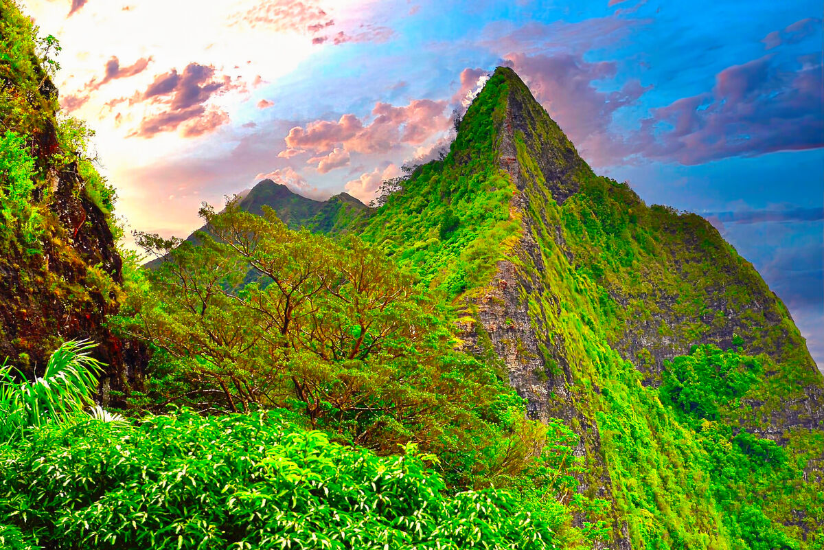 The Pali Lookout: On the island of Oahu you will find the famous Nu ...